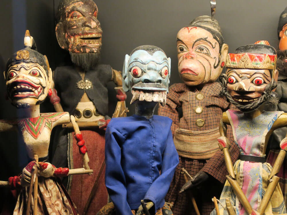 A display of traditional puppets with expressive faces and vibrant costumes in the Museu da Marioneta.